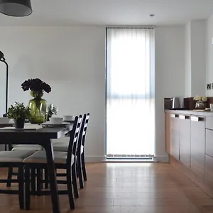  Apartment Teal 14: Centre Retreat With Panoramic Views