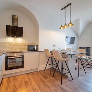 https://watergate-penthouse-new-2-bed-luxury-apartment-in-city-centre.hotelsin-chester.com