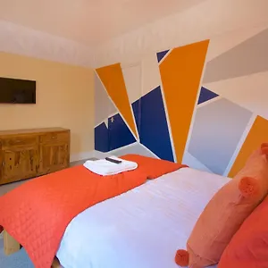 https://ideal-abode-leonard.hotelsin-chester.com