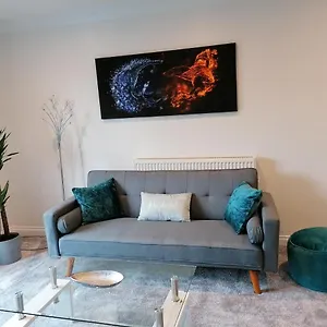 https://luxury-modern-2-bed-apartment-free-undercroft-parking-21m-max.tophotelsbath.com