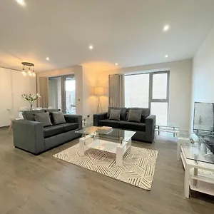 Apartment Spectacular 2 Bedroom In Great Location