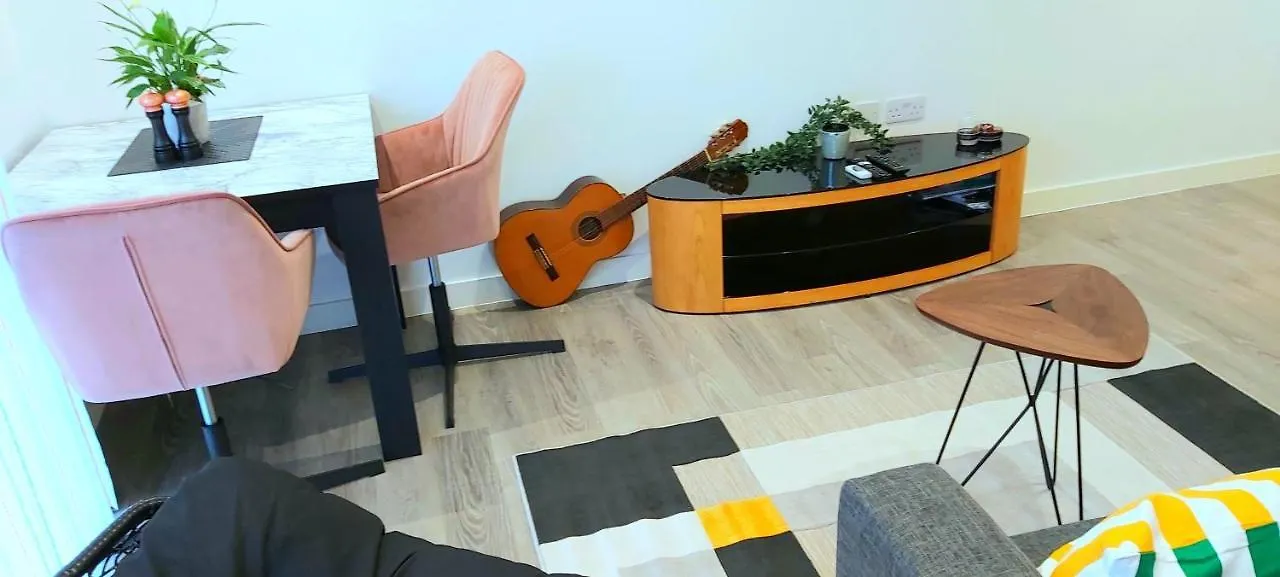 Lovely Studio Apartment Sheffield City Centre - Netflix, Wifi, Digital Tv 0*,
